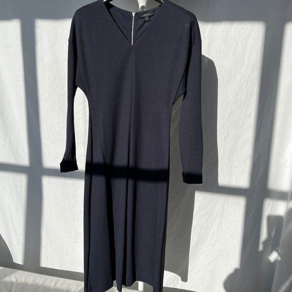 COS (XS) navy blue long-sleeve midi-dress with V-neck and zipper-back, like new. - Picture 3 of 16